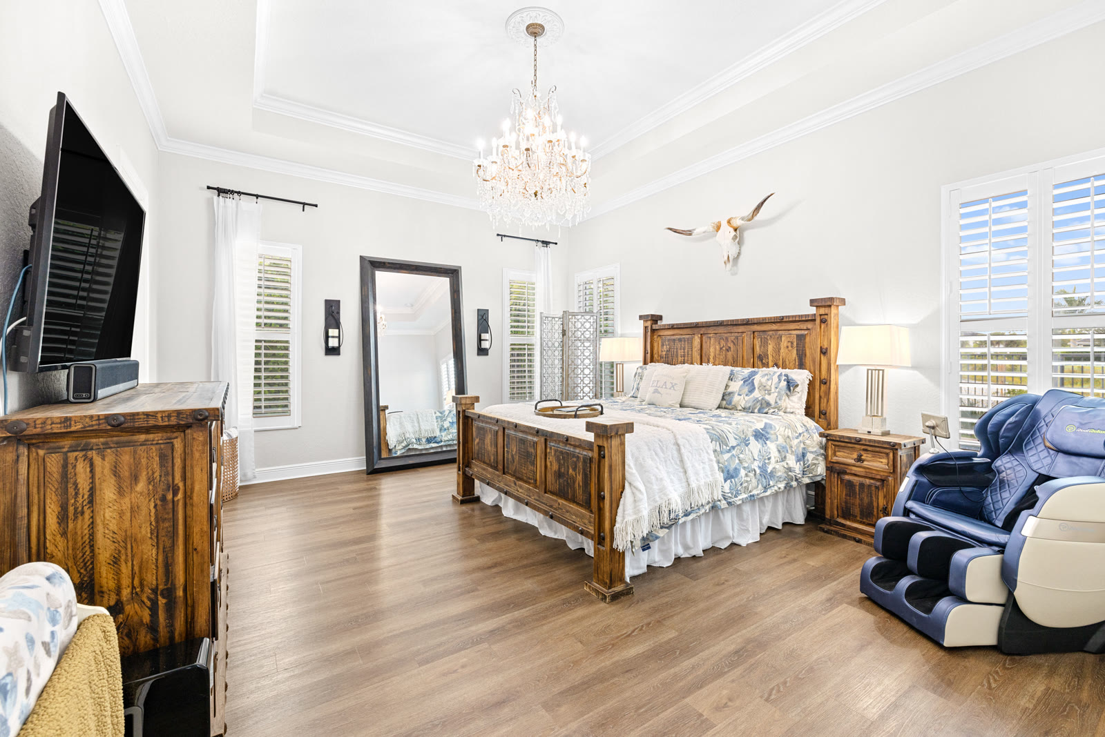 Waterfront interior with sitting area, Intracoastal views